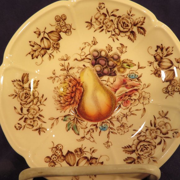 Johnson Bros. Windsor Ware Teacup & Saucer Hand Engraved (156C) - Picture 4 of 5